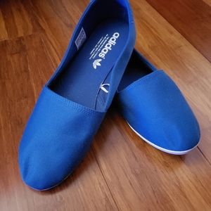 Adidas flats